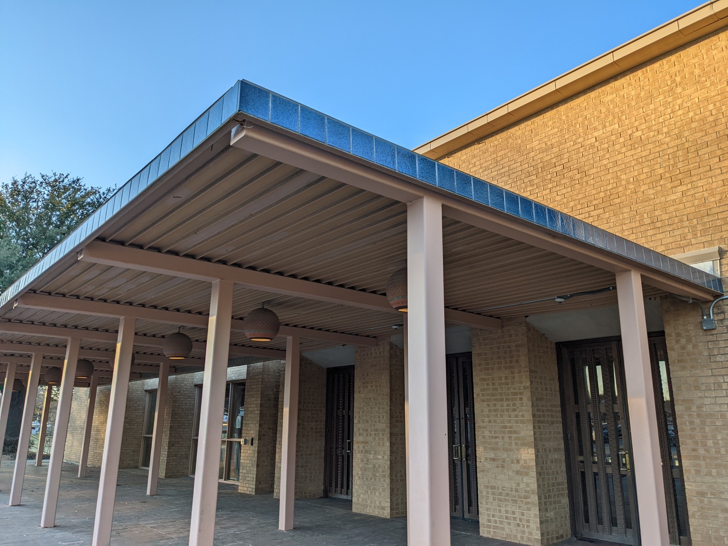 Tiled edge of pergola