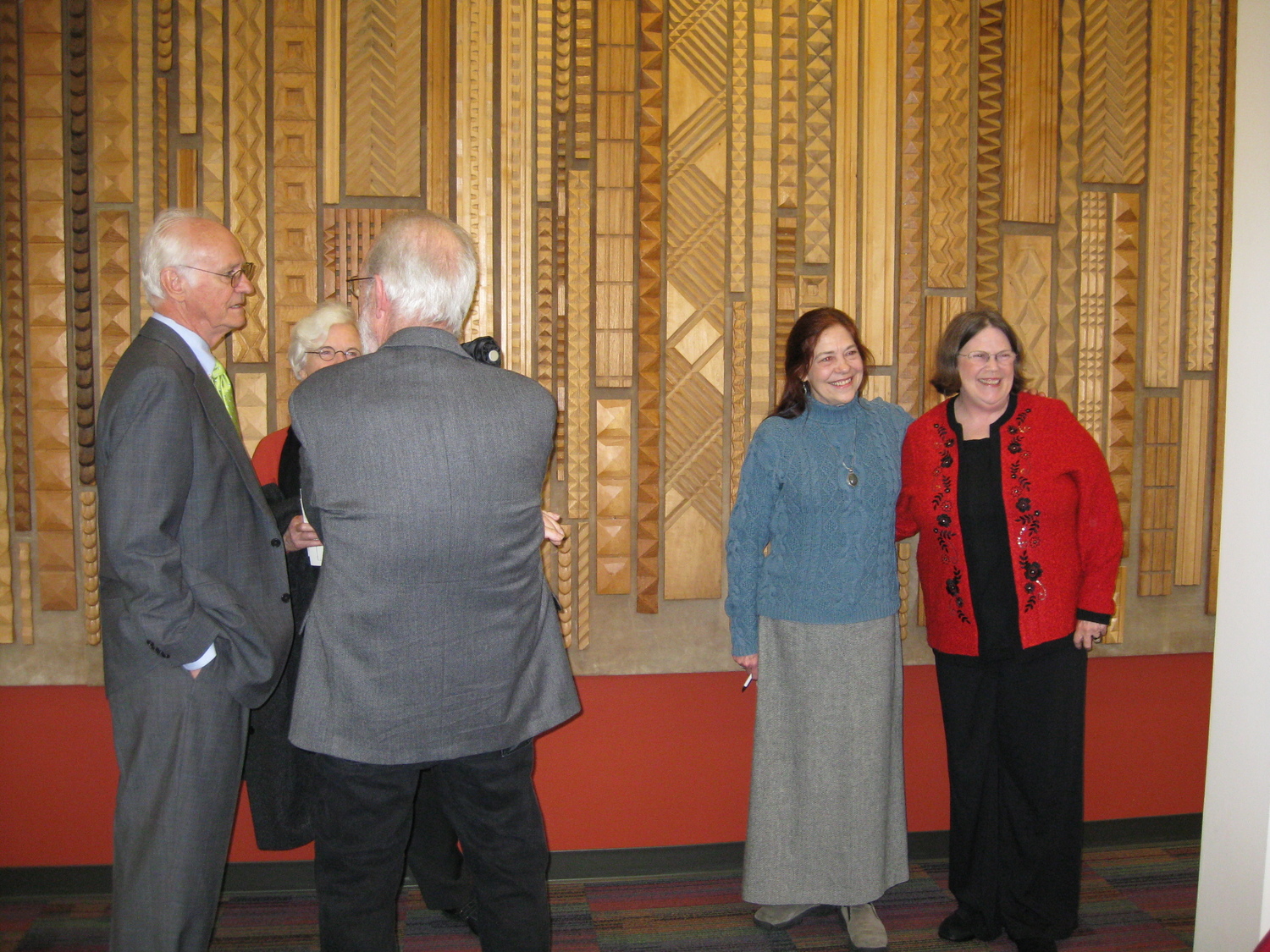 Lynda Ford Wynans and Kathy Strauss in front of Lynn Ford carving. Also pictured: architects, Boone Powell, on left, and Jane and Duane Landry.