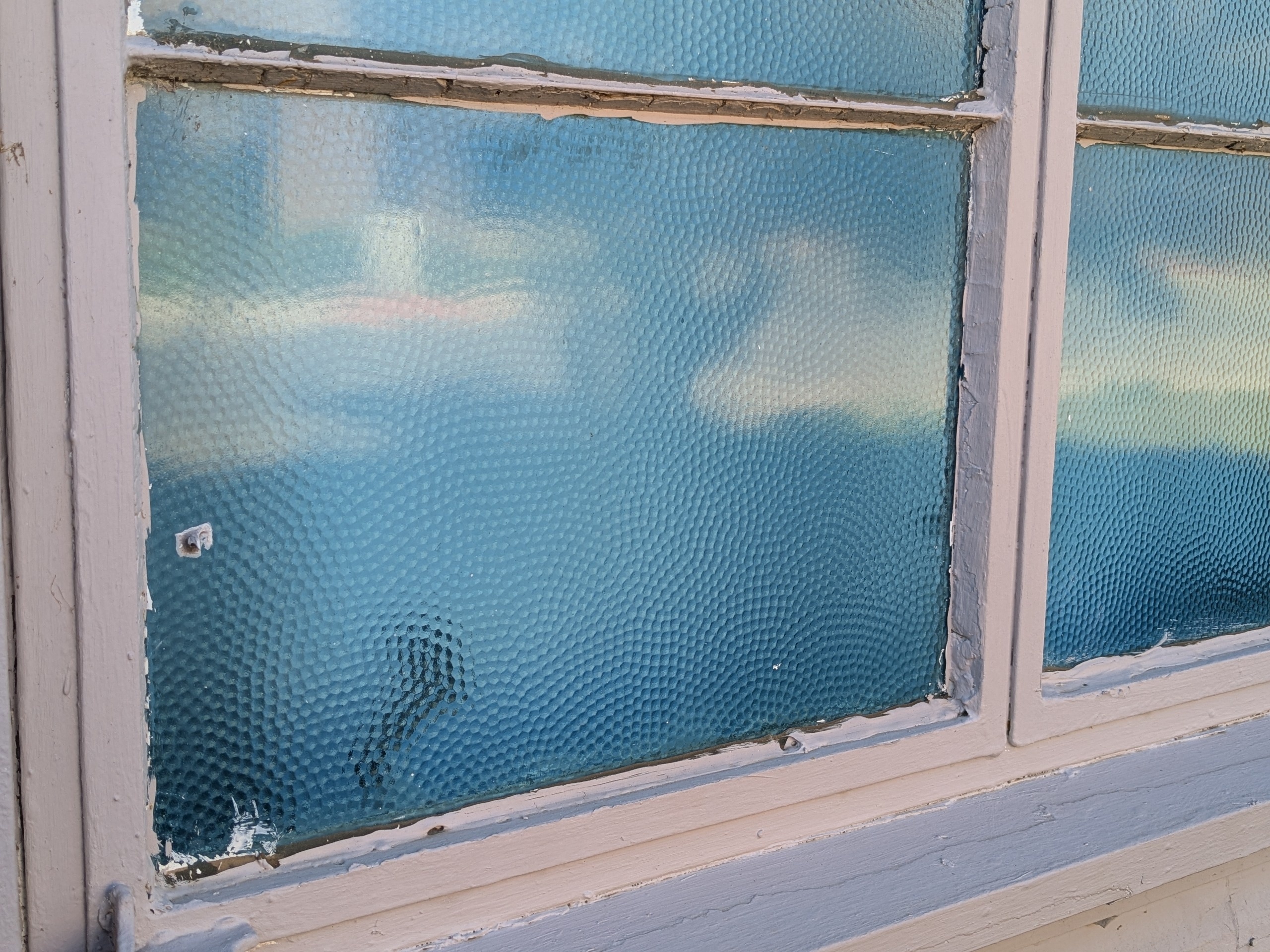 Hammered rough glass windows